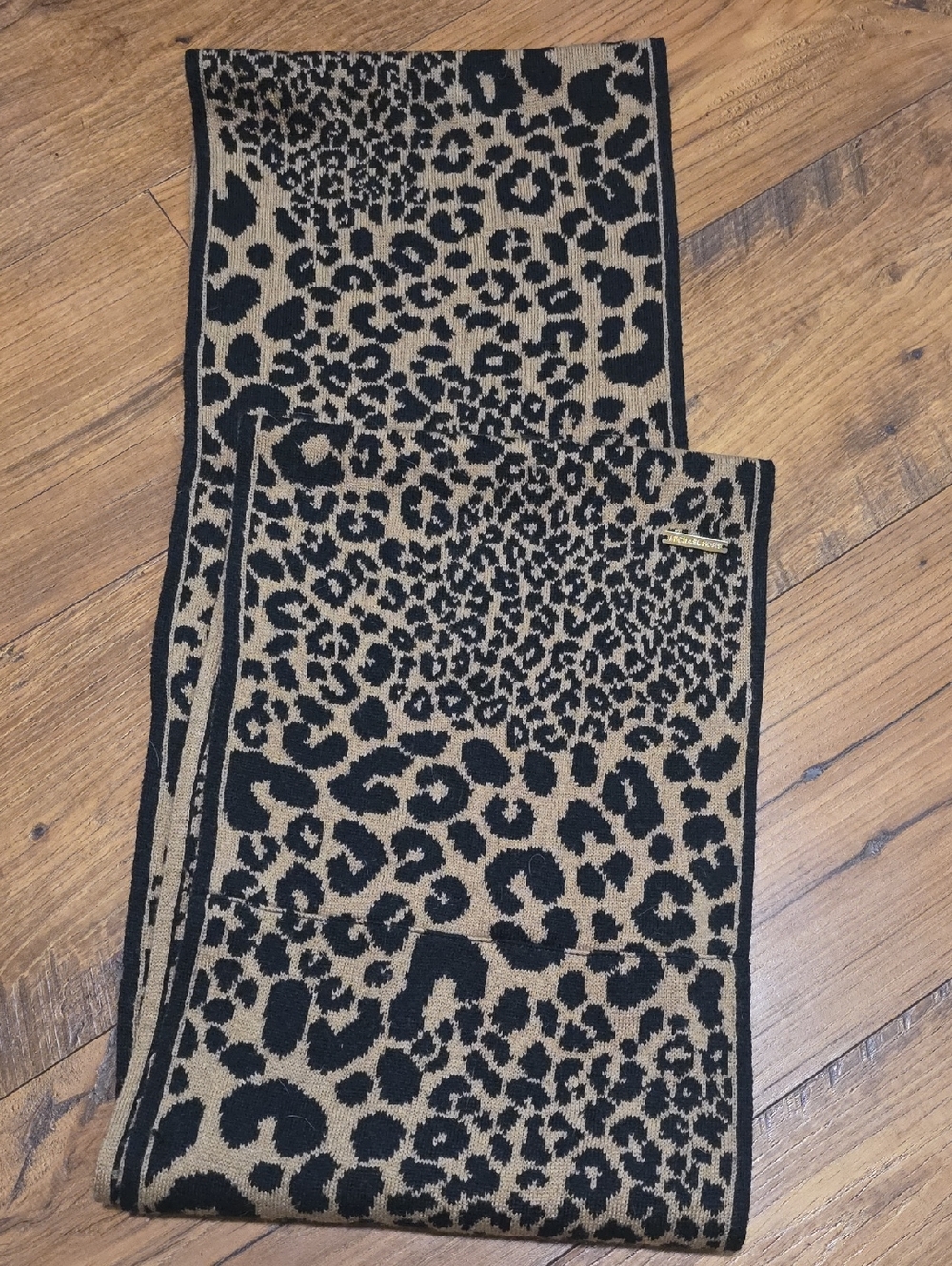 MICHAEL KORS Leopard Knit Scarf in Black and Tan